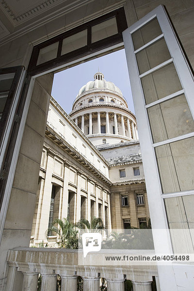 Blick in den Innenhof im Kapitol  Capitol El Capitolio  Havanna  Kuba  Karibik