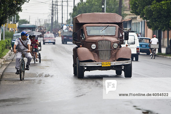 Alter Lastwagen  Stadt Pinal del Rio  Provinz Pinar del Rio  Kuba  Cuba  Karibik