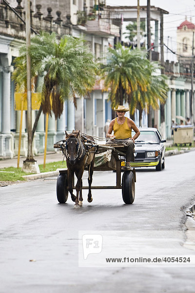 Horse carriage  city of Pinal del Rio  Province of Pinar del Rio  Cuba  Caribbean