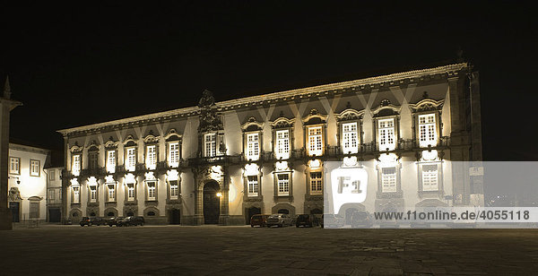 Der Bischofspalast an der Kathedrale von Porto  Altstadt von Porto mit Ribeira Quay  Porto  UNESCO Weltkulturerbe  Portugal  Europa