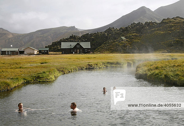 Die warmen Quellen und die Hütte von Landmannalaugar  Island  Europa