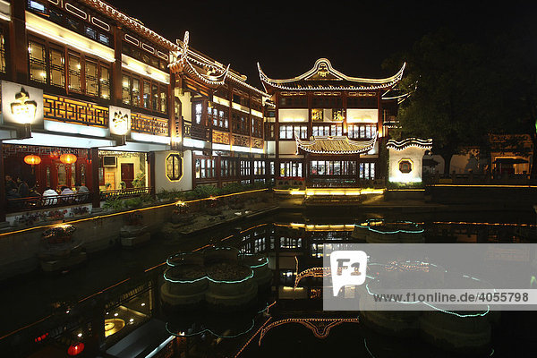 Historic centre of Shanghai  night shot  China  Asia
