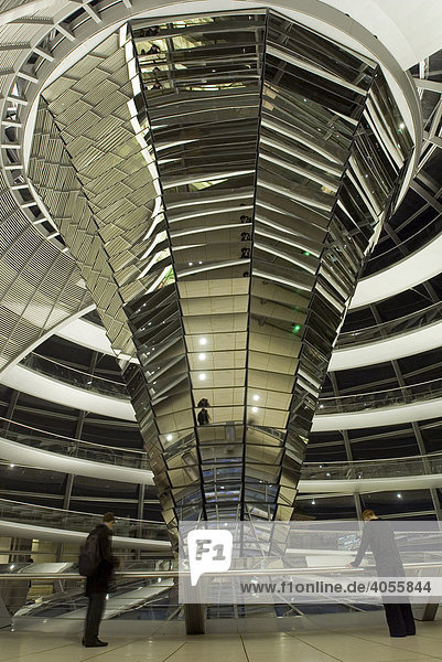Reichstagkuppel  Spiegelkonstruktion des Deutschen Bundestages  Berlin  Deutschland  Europa