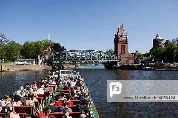 Hafenrundfahrt um Lübeck  hinten die Hebebrücke  Lübeck  Schleswig-Holstein  Deutschland  Europa