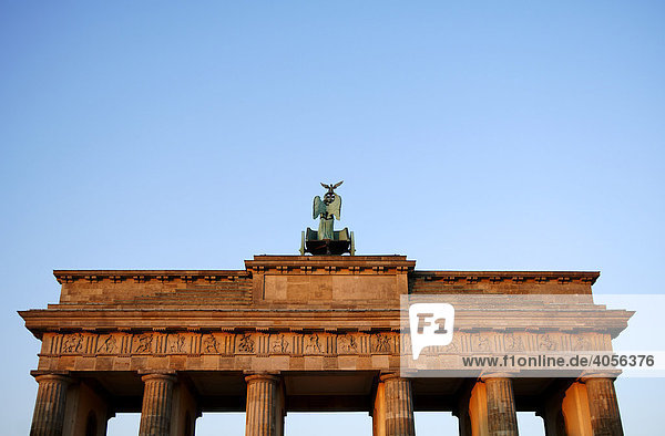 Brandenburger Tor  Detail mit Quadriga  Rückansicht  Berlin  Deutschland  Europa