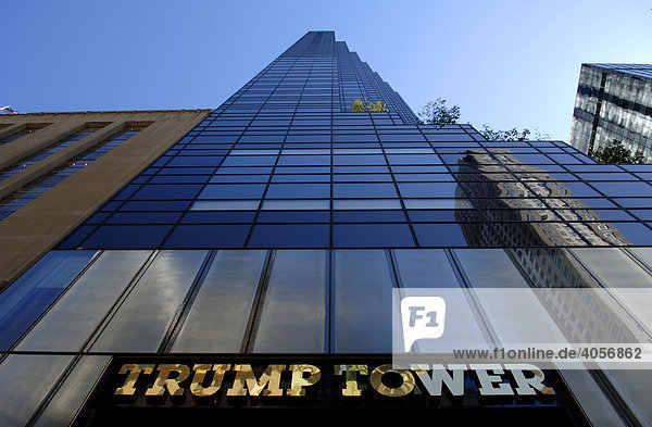 Trump Tower mit Schriftzug  New York City  USA