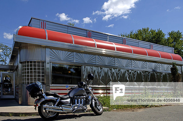 Motorrad vor einem American Diner Restaurant Blairstown New Jersey USA