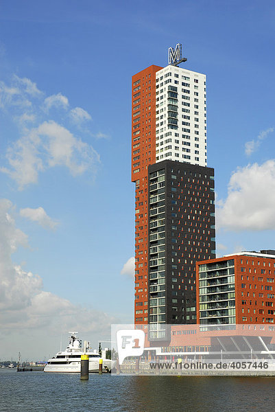 Moderne Architektur am Wilhelminapier: das Montevideo Hochhaus  Rijnhaven  Rotterdam  Süd-Holland  Niederlande  Europa