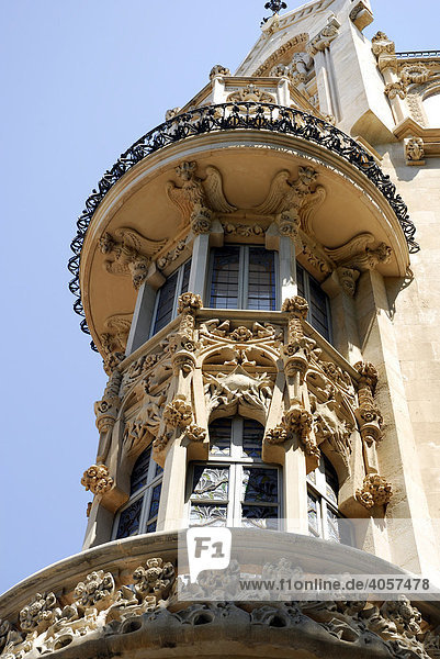 Erker mit runden Balkonen an der Placa Weyler  Plaza Weyler  ehemaliges Gran Hotel aus ca. 1902  heute Kulturzentrum der Fundacio La Caixa  Palma de Mallorca  Mallorca  Balearen  Spanien  Europa