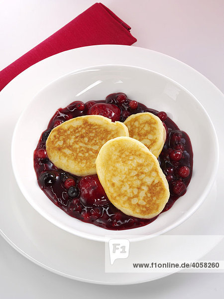 Quarkpflaenzchen with berries in a bowl