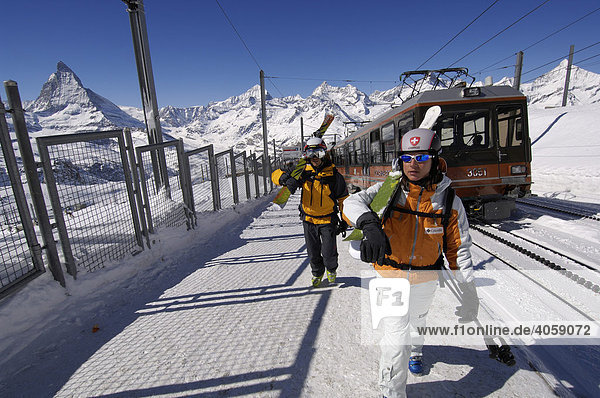 Skiers leaving the Gornergratbahn mountain rack railway in front of the Matterhorn Mountain  Zermatt  Valais or Wallis  Switzerland  Europe