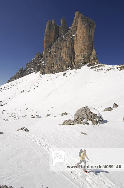 Schneeschuh-Wanderer  Drei Zinnen  Hochpustertal  Dolomiten  Südtirol  Italien  Europa