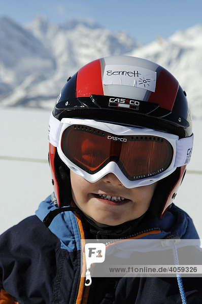 Child at the children's ski circus on Mt Maennlichen  Grindelwald  Bernese Alps  Switzerland  Europe
