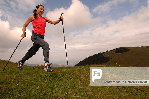 Frau beim Running  Nordic Walking  Kampenwand  Chiemgau  Oberbayern  Bayern  Deutschland  Europa