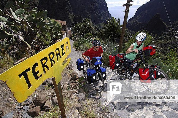 Bicyclists at the Casas Lomo  Masca canyon  Tenerife  Canary Islands  Spain  Europe