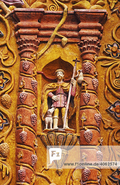 Heiligenfigur an der Missionskirche von Landa in der Sierra Gorda  Huasteca  Mexiko  Nordamerika