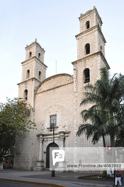 Iglesia de Jesus Church at dusk, Merida, Yucatan, Mexico, Central America