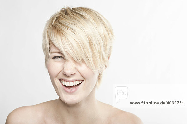 Kurzhaarige Blondine Kurzhaarige Blondine