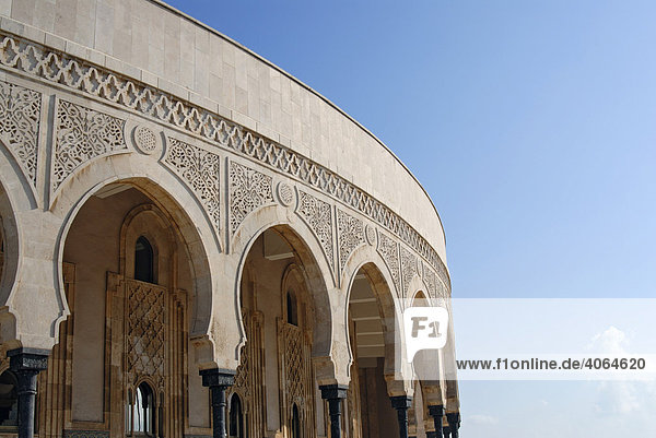 Bogengang der Hassan II. Moschee in Casablanca  Marokko  Afrika