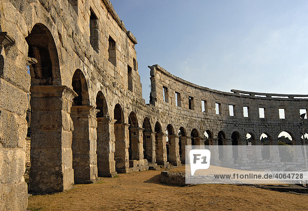 Innenansicht des antiken römischen Amphitheaters  Arena  Pula  Istrien  Kroatien  Europa