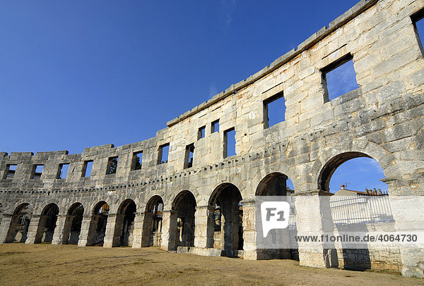 Antikes römisches Amphitheater  Arena  Pula  Istrien  Kroatien  Europa