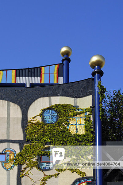 Farbige Fassade der Spittelau Einäscherung und Heizwerk Entwurf von Friedensreich Hundertwasser Wien Österreich Europa