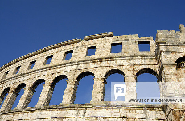 Antikes römisches Amphitheater  Arena  in Pula  Istrien  Kroatien  Europa