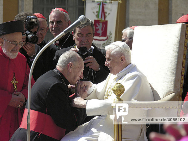 Audienz von Papst Benedikt XVI am 27.04.2005 auf dem Petersplatz  Vatikan  Rom  Italien  Europa