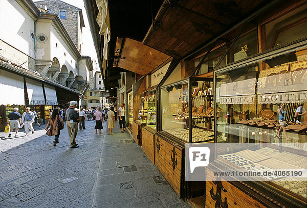 Jewelry stores at Ponte Vecchio  Florence  Firenze  Tuscany  Italy  Europe
