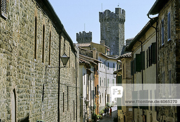 Gasse  Fortezza  Burg  Festung  Via Ricasoli  Montalcino  Provinz Siena  Toskana  Italien  Europa