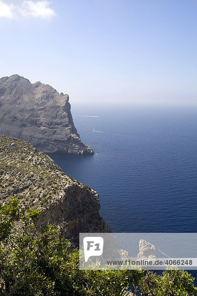 Felsen zur Bucht Cala figuera am Cap Formentor  Mallorca  Balearen  Spanien  Europa