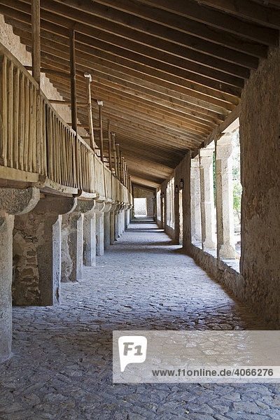 Gang zu Zimmern im Knabenkloster Santuario de lluc  Gemeinde Escorca im Talkessel des Serra Tramuntana auf Mallorca  Balearen  Spanien  Europa