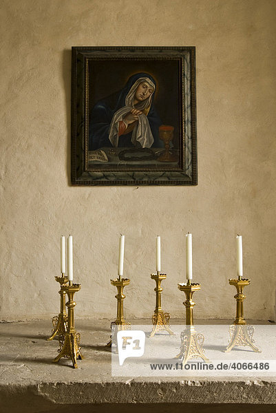 Altar mit Marienbild in der Krypta der Klosterkirche Mariaburghausen  Unterfranken  Bayern  Deutschland  Europa