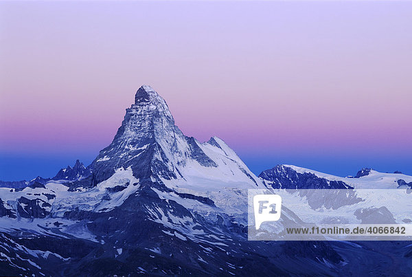 Matterhorn im Morgenrot  Zermatt  Schweizer Alpen  Schweiz  Europa