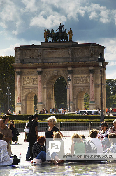 People in front of the Arc de Triomphe du Carrousel  Paris  France  Europe