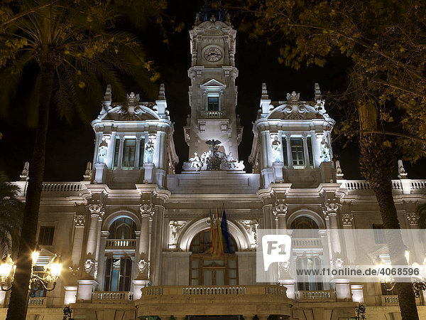 Rathaus von Valencia bei Nacht  Spanien  Europa