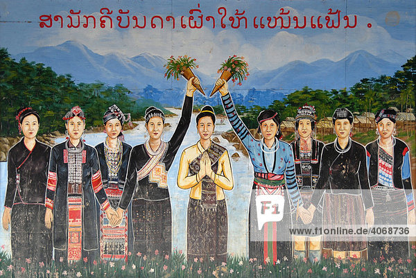 Multiethnisches kommunistisches Propagandaplakat  Samphan  Phongsali Provinz  Laos  Asien