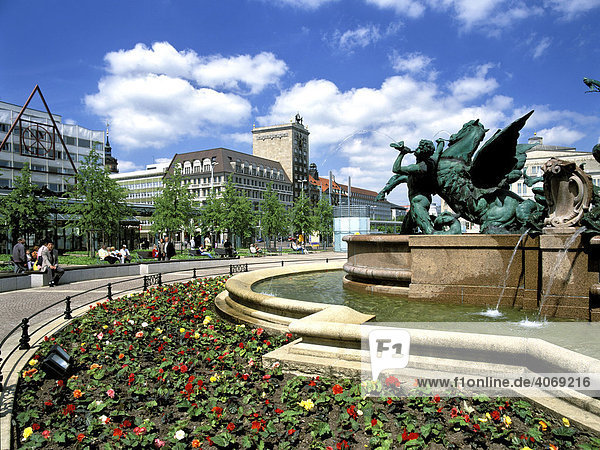 Mendebrunnen am Augustusplatz  Leipzig  Sachsen  Deutschland  Europa
