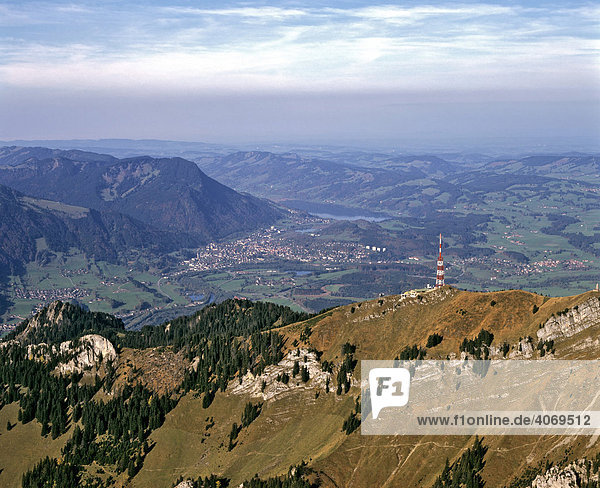 Luftbild  Grünten Gipfel Sendemast  Oberallgäu  hinten Immenstadt und Großer Alpsee  Allgäuer Alpen  Schwaben  Bayern  Deutschland  Europa