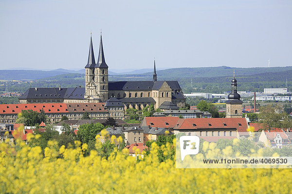 Panorama von Bamberg mit Michaelskloster und Michelsberg  Oberfranken  Bayern  Deutschland  Europa