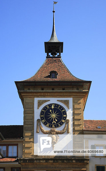 Uhr am Berntor  Murten im Kanton Fribourg  Schweiz  Europa