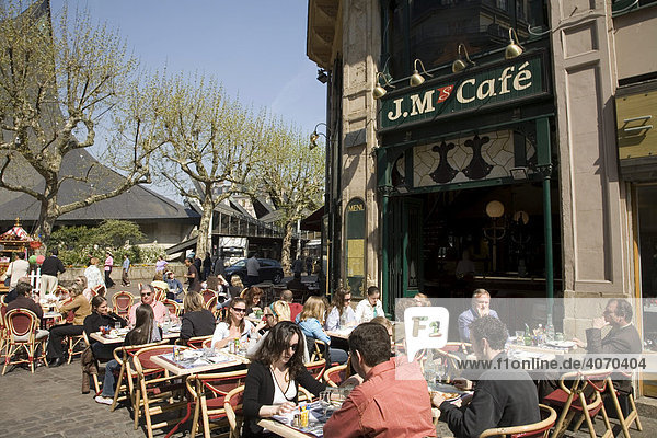 Straßencafe in Rouen  Normandie  Frankreich  Europa