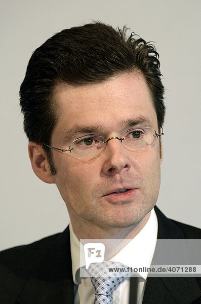 Markus Fell  Vorstand Finanzen  Finanzvorstand  der Hypo Real Estate Holding AG  während der Bilanzpressekonferenz am 27.03.2008 in München  Bayern  Deutschland  Europa