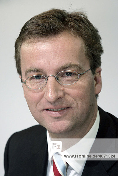 Uwe Schroeder-Wildberg  Vorstandsvorsitzender der MLP AG  während der Bilanzpressekonferenz am 20.02.2008 in Frankfurt am Main  Hessen  Deutschland  Europa