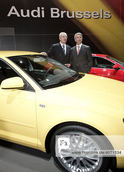 Martin Winterkorn  links  Vorstandsvorsitzender der Volkswagen AG  und Rupert Stadler  rechts  Vorstandsvorsitzender der Audi AG vor einem Audi A3 bei der Eröffnung der Audi Produktion im Werk Brüssel am 30.05.2007 in Brüssel  Belgien  Europa