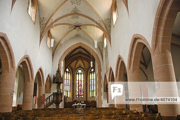 Innenraum der romanischen Walterichskapelle an der Stadtkirche Murrhardt  Rems-Murr-Kreis  Schwäbischer Wald  Baden-Württemberg  Deutschland  Europa