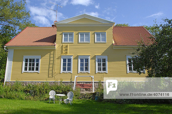 Historisches Herrenhaus mit Nebengebäude bei Porvoo  Finnland  Europa