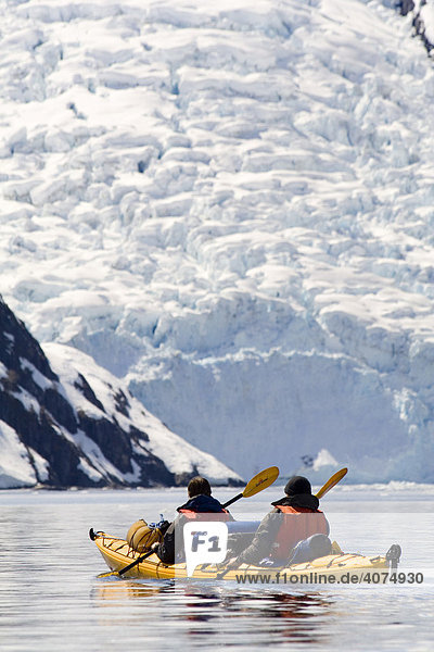 Kajak  Beloit Gletscher  Blackstone Bay  Pazifische Küste  Prince William Sound  Alaska  USA