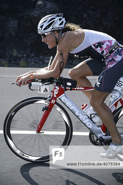 Chrissie Wellington  Great Britain  on the Ironman-Triathlon-World Championship cycling stretch  10/11/2008  took first place in the end  Kailua-Kona  Hawaii  USA