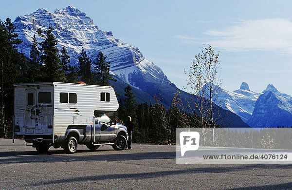 Fahrt durch die Rocky Mountains  Jasper National Park  Alberta  Kanada  Nordamerika